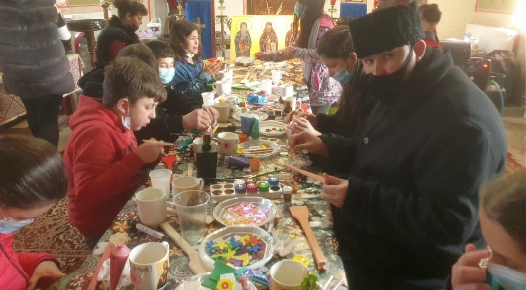 Târg caritabil pentru sprijinul refugiaților la o parohie prahoveană 205094