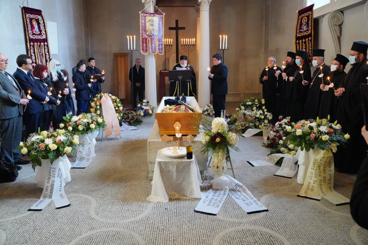 Mitropolitul grec Pavlos Menevissoglu a fost condus pe ultimul drum 205320