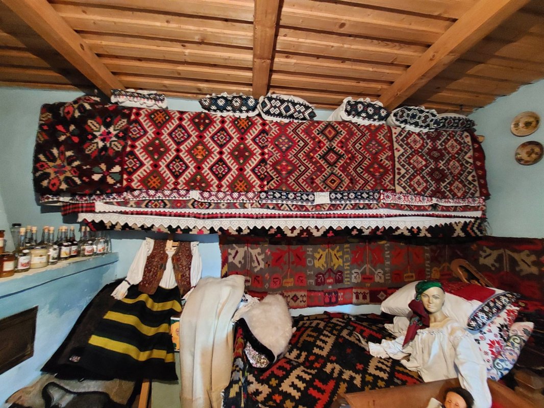 Lumea femeii maramureşene într-un singur muzeu 204991
