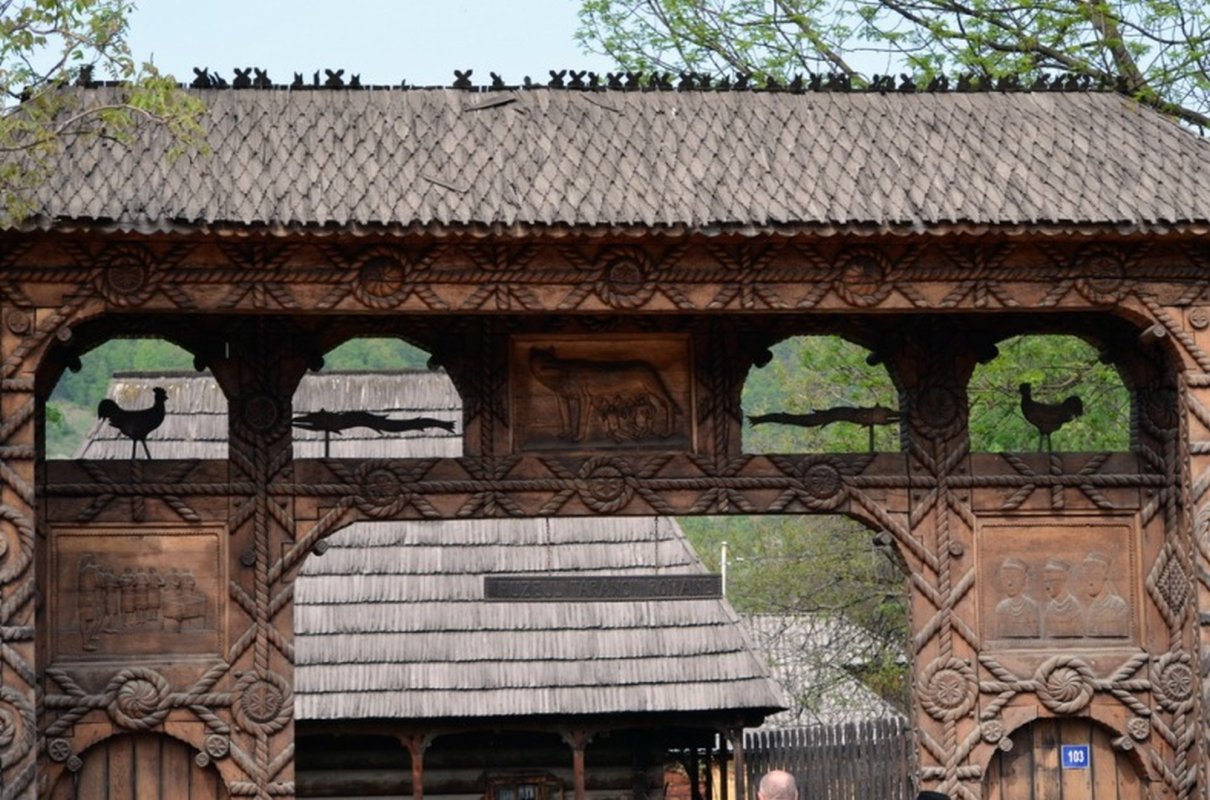 Lumea femeii maramureşene într-un singur muzeu 204998