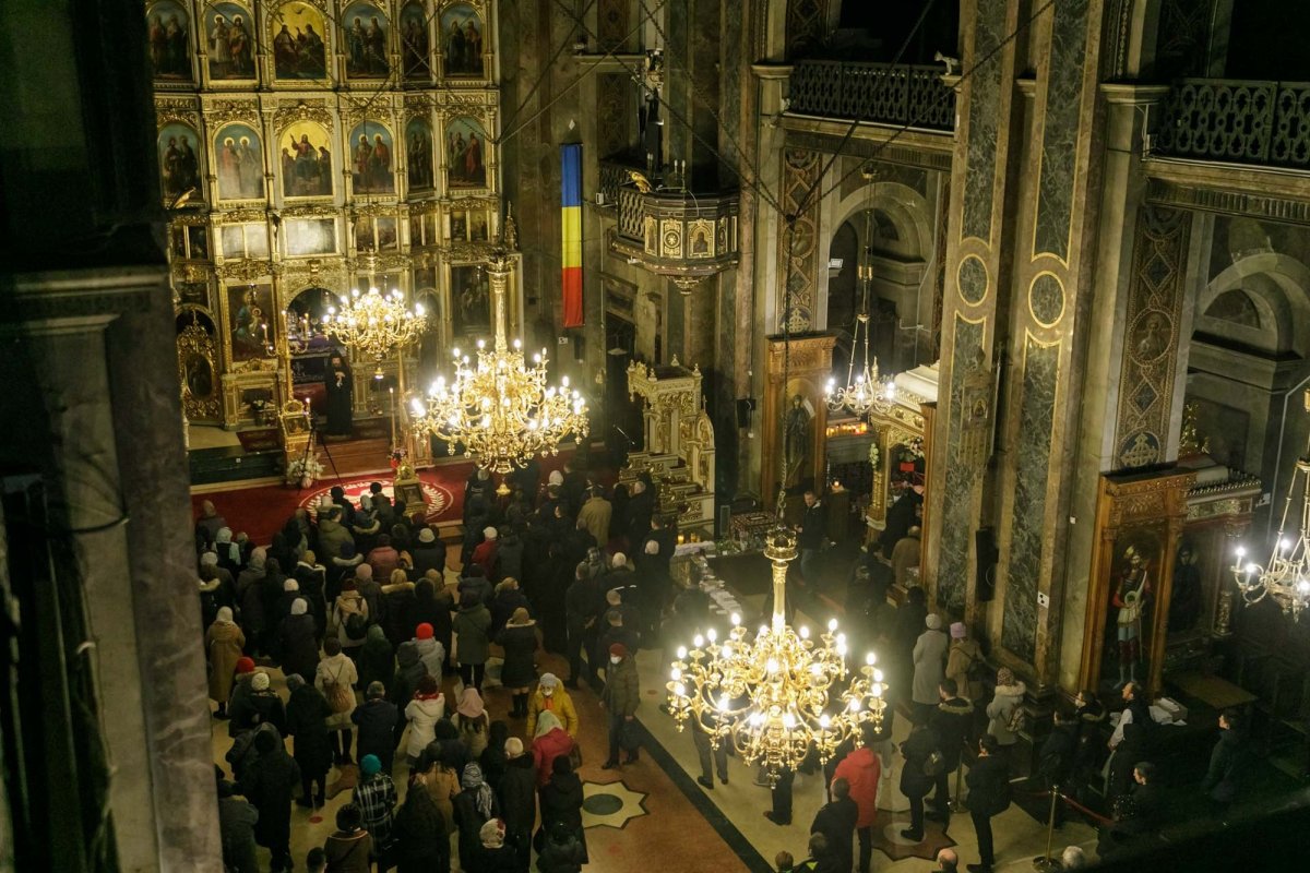 „Să fim cu gândul și cu toată lucrarea noastră uniți cu Dumnezeu” 205583