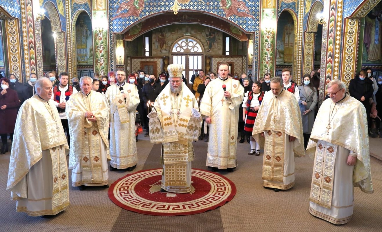 Sfânta Liturghie la Biserica „Soborul Sfinţilor 12 Apostoli” din Baia Mare 205501