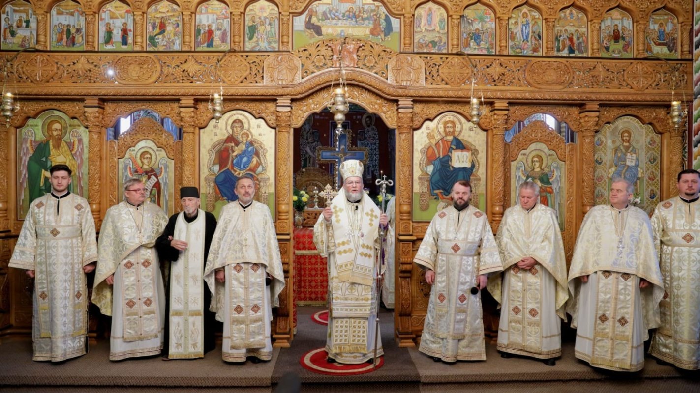 Sfânta Liturghie la Biserica „Soborul Sfinţilor 12 Apostoli” din Baia Mare 205502
