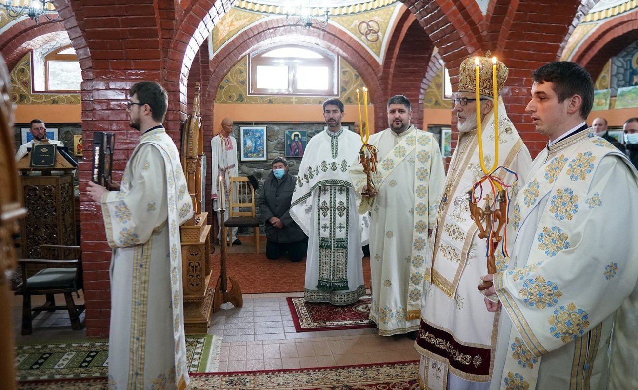 Slujiri și binecuvântări arhierești în eparhii din Muntenia și Dobrogea 205494