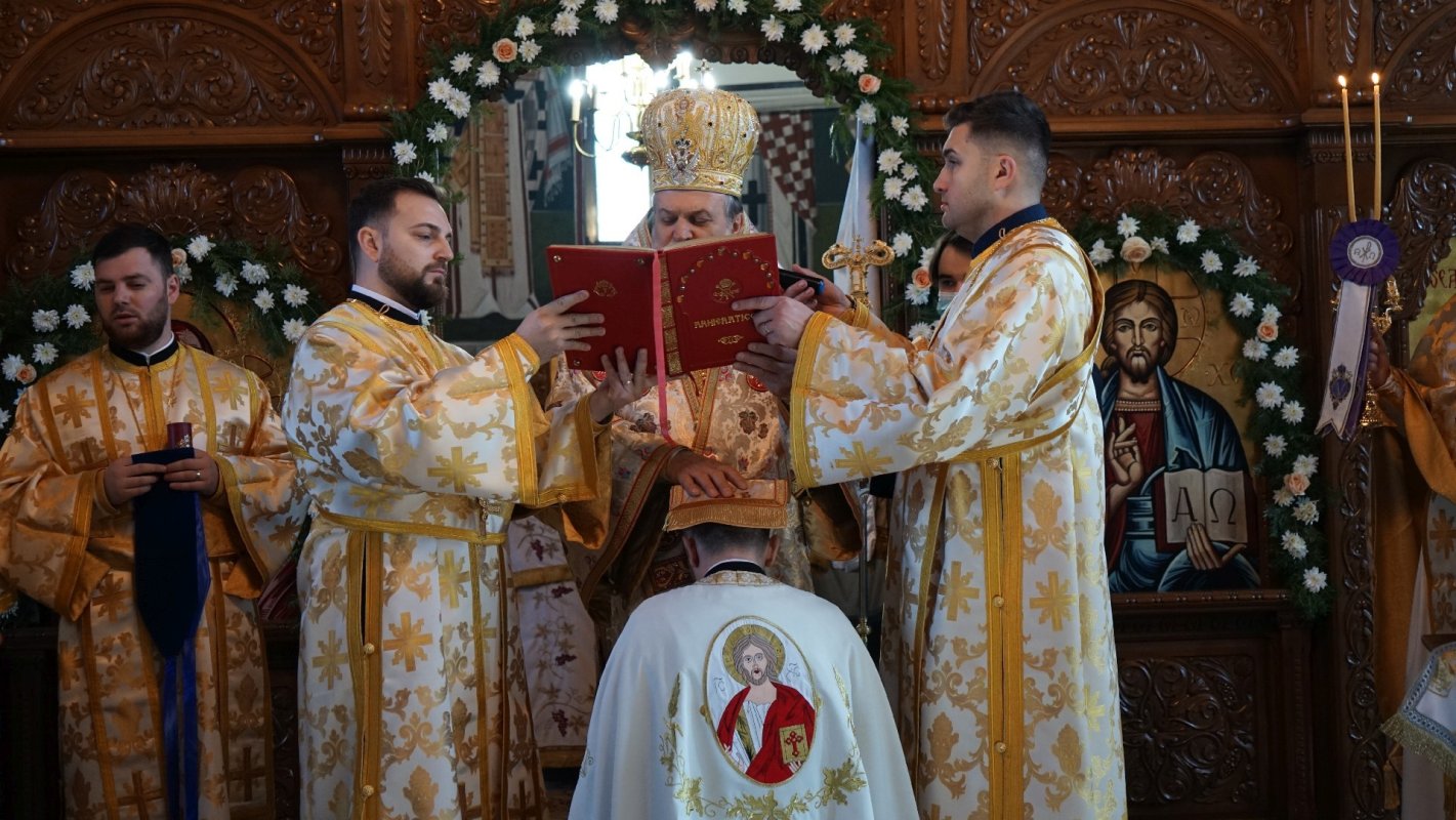 Slujiri și binecuvântări arhierești în eparhii din Muntenia și Dobrogea 205497