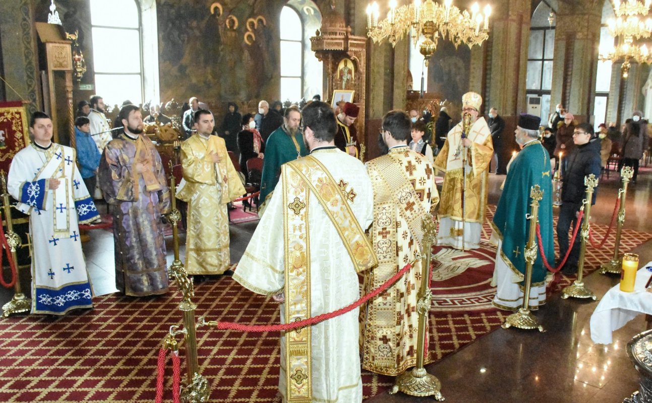 Slujiri și binecuvântări arhierești în eparhii din Muntenia și Dobrogea 205499