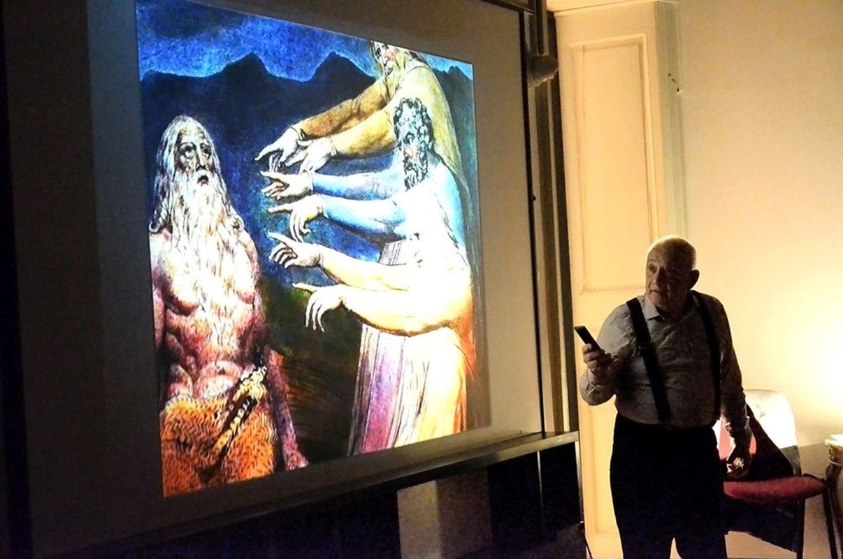 Artistul Mircia Dumitrescu şi universul literar 205603