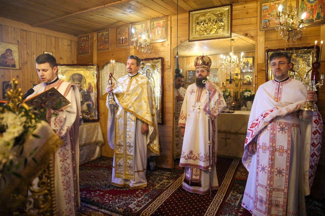 Binecuvântare arhierească în parohia clujeană „Sfinții Martiri Brâncoveni” 205629