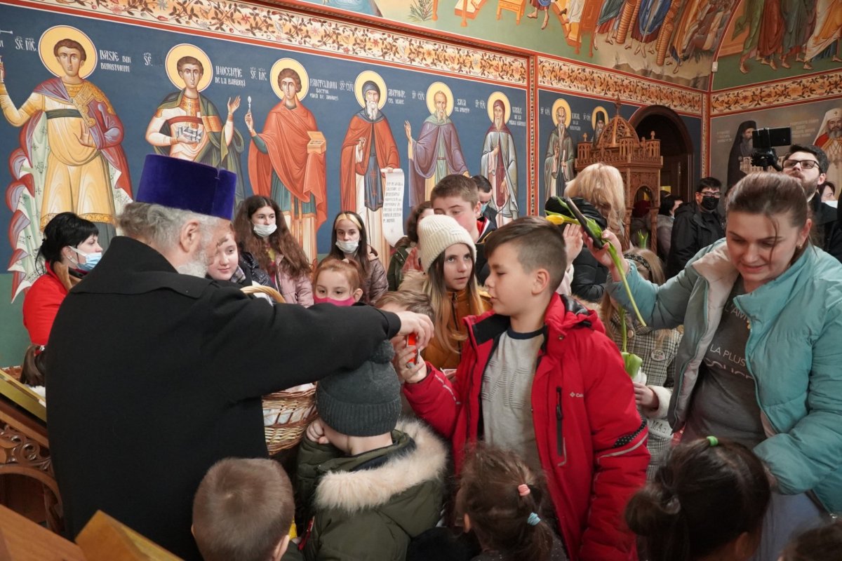 Comuniune şi rugăciune pentru mamele şi copiii ucraineni 205801