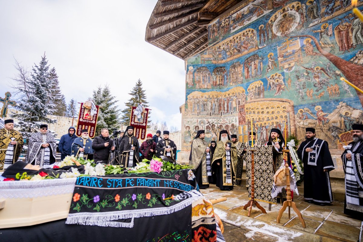 Prima stareță a Mănăstirii Voroneț a fost condusă pe ultimul drum pământesc 205903