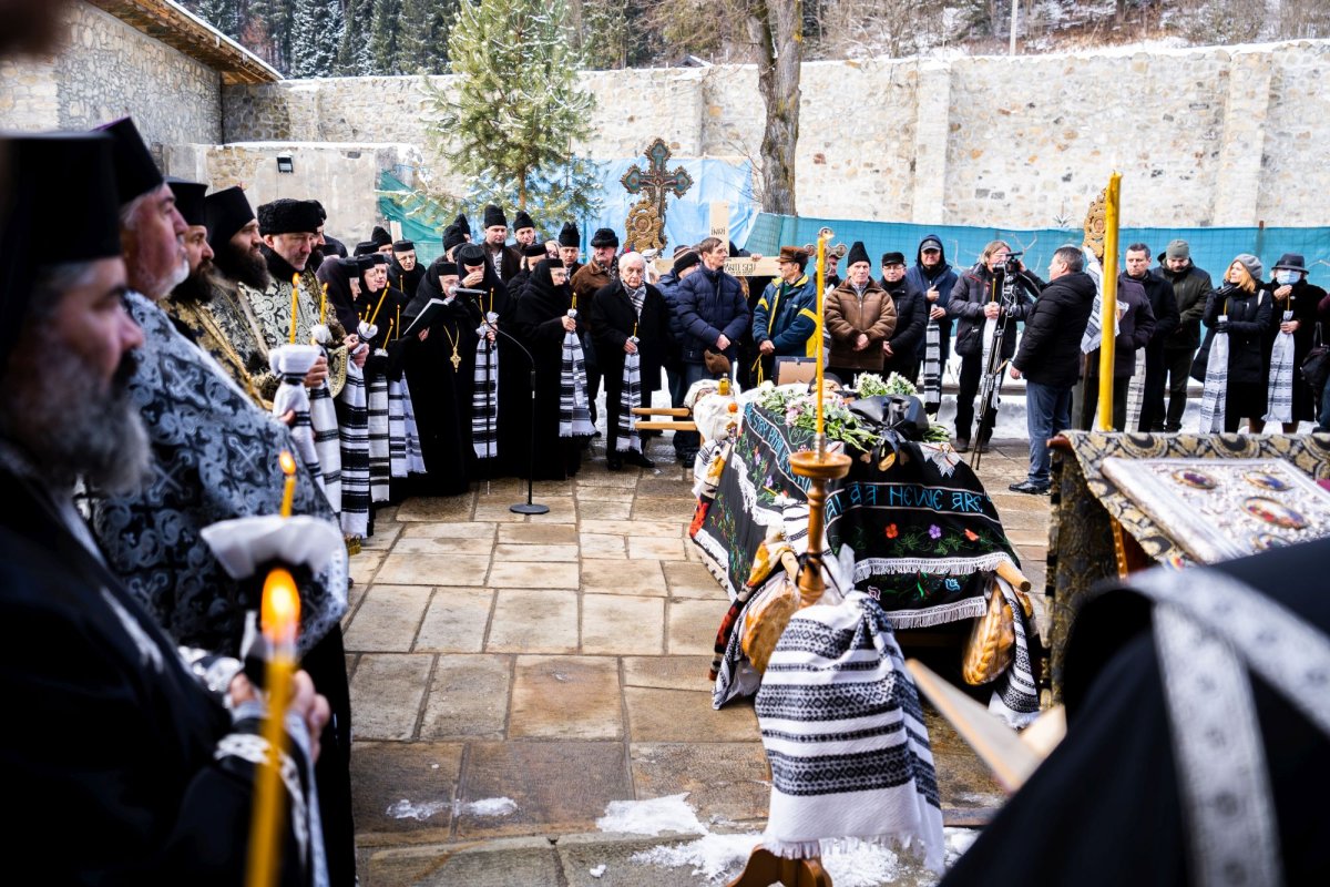 Prima stareță a Mănăstirii Voroneț a fost condusă pe ultimul drum pământesc 205909