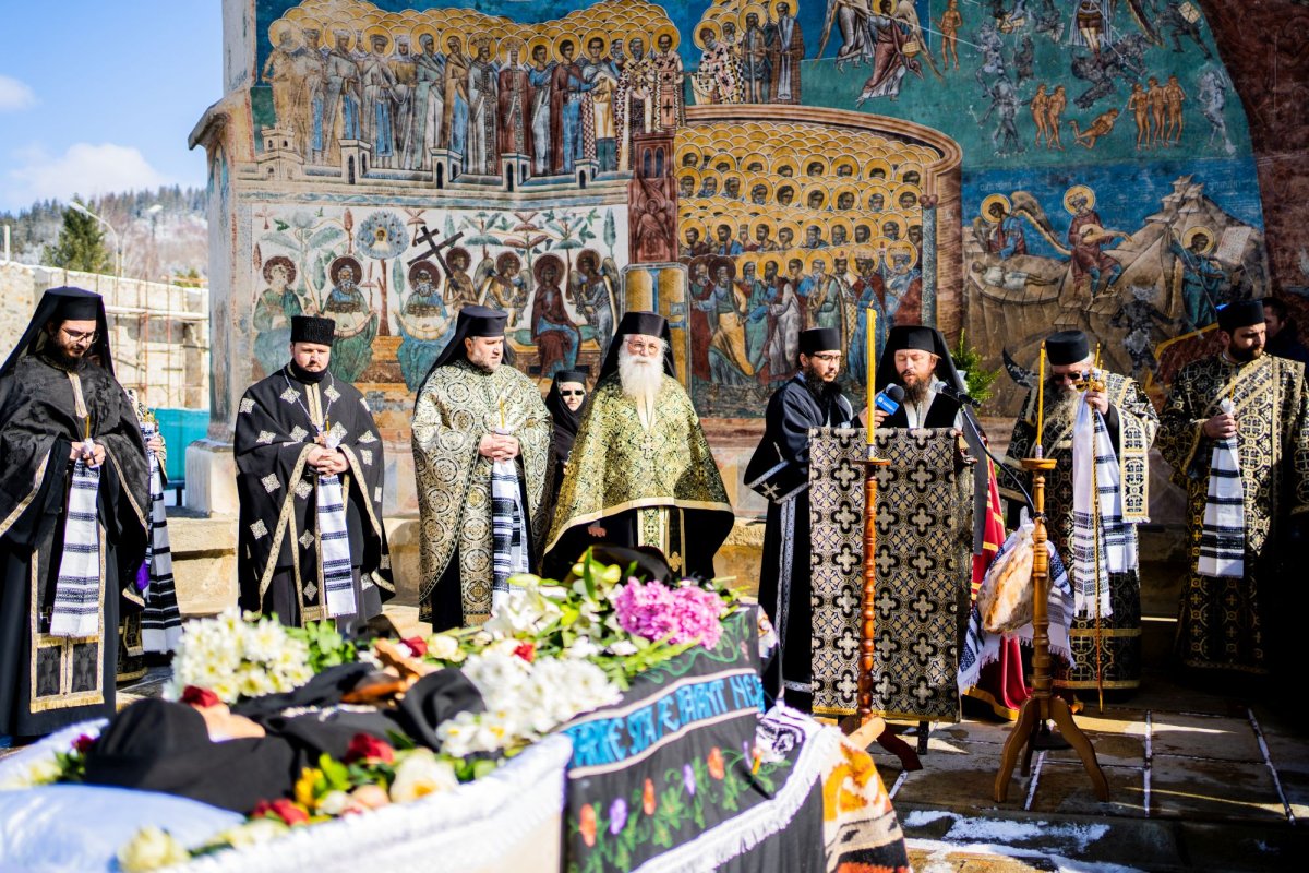 Prima stareță a Mănăstirii Voroneț a fost condusă pe ultimul drum pământesc 205916