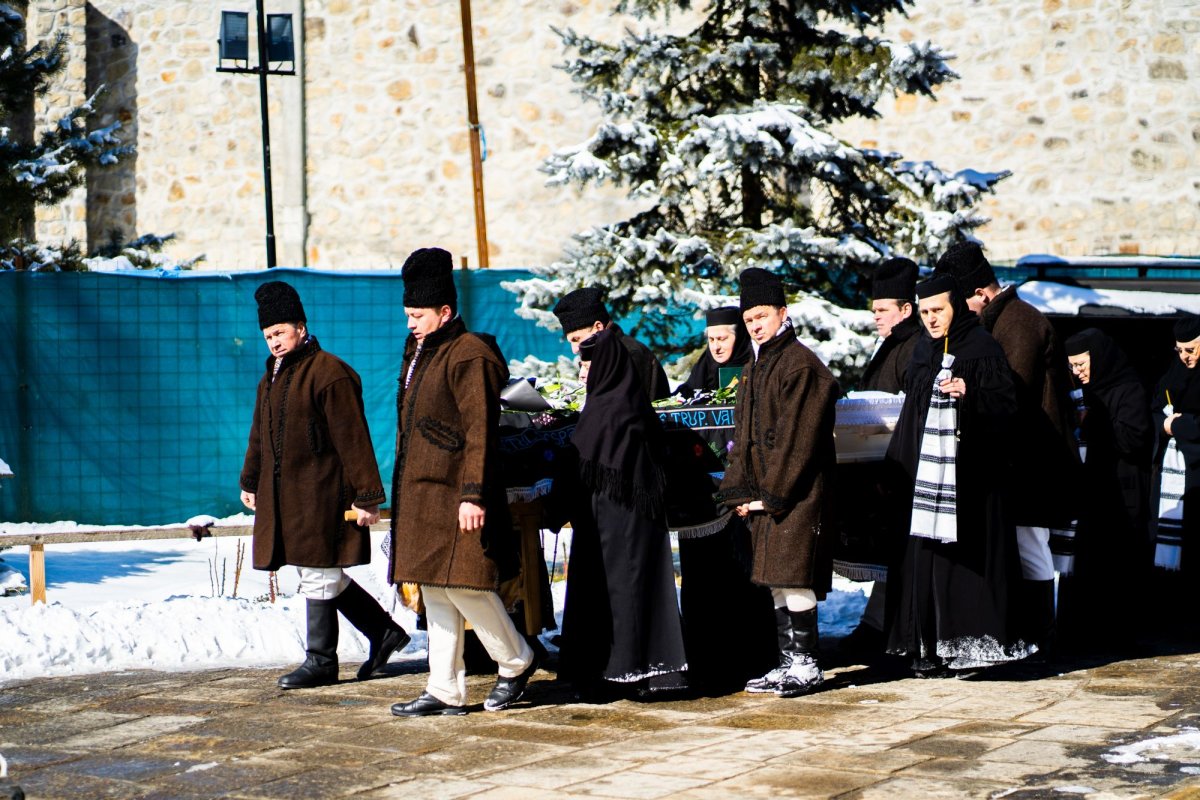 Prima stareță a Mănăstirii Voroneț a fost condusă pe ultimul drum pământesc 205927