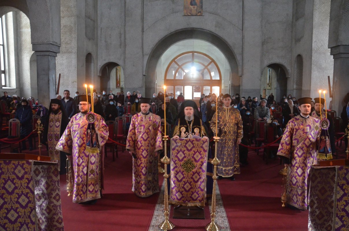 „Să ne rugăm și să postim pentru încercările prin care trece lumea” 205783