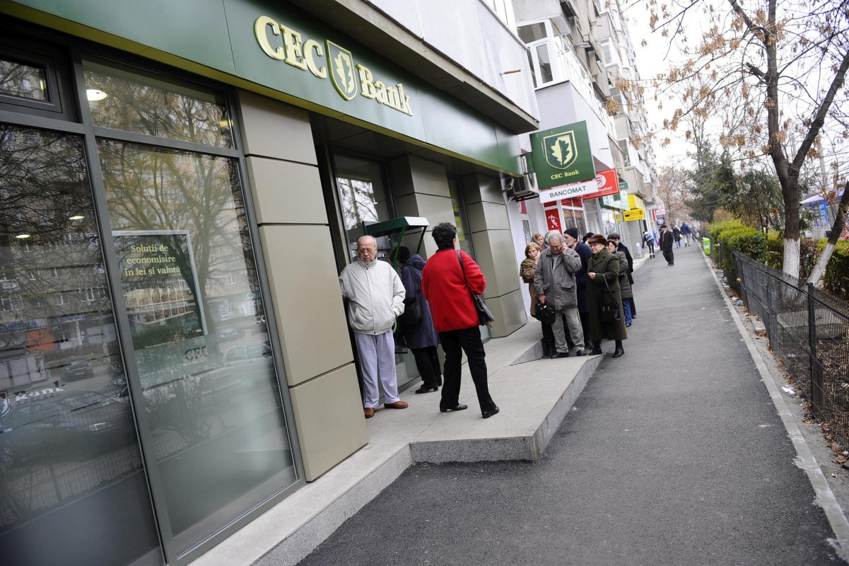 Ușoară creștere a retragerilor de bani din bancomate 205756