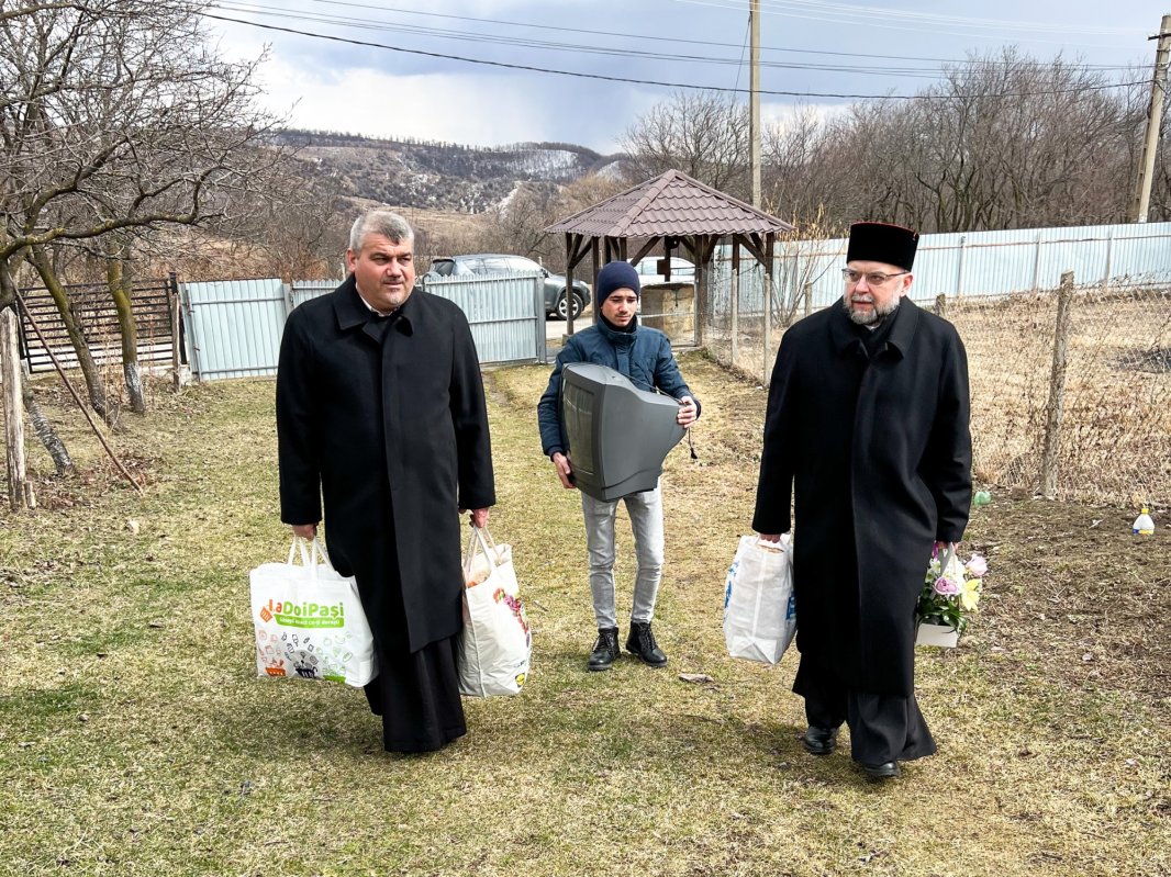 Parohii din Mitropolia Munteniei și Dobrogei, alături de semenii aflați în suferință 205959