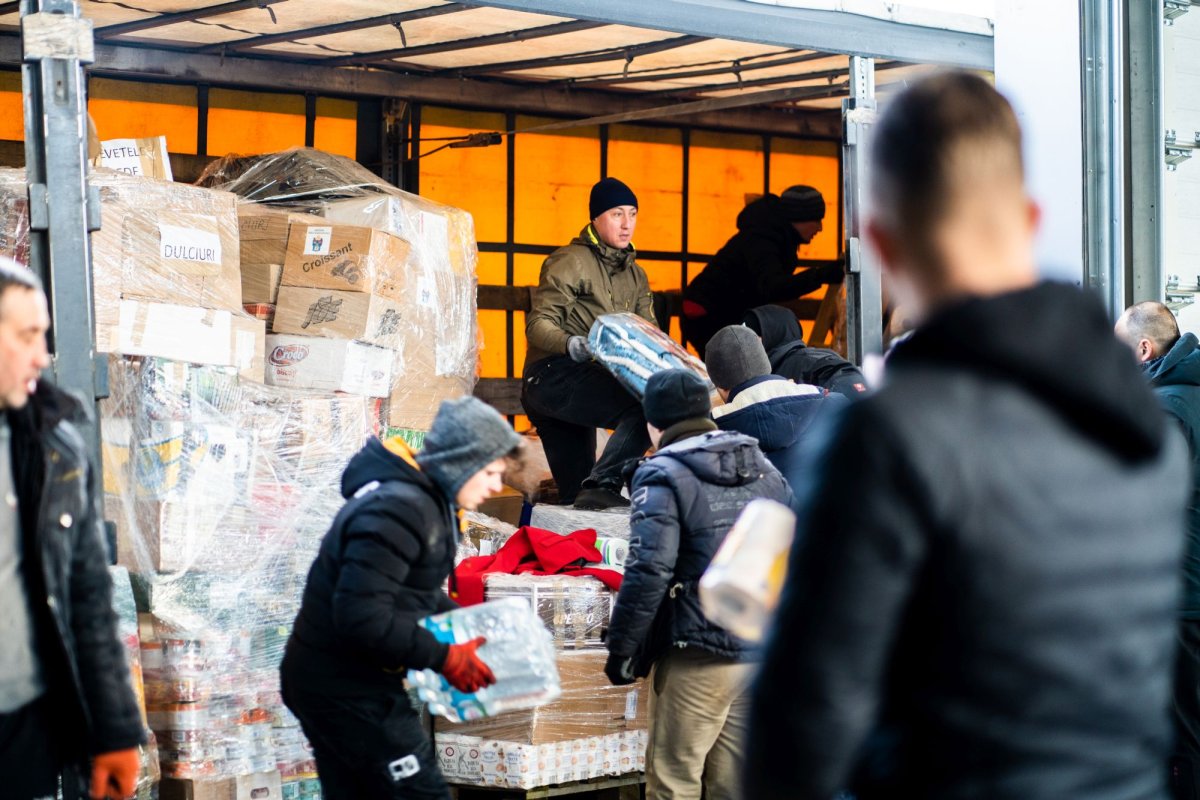 Un nou convoi umanitar din Arhiepiscopia Sucevei și Rădăuților a ajuns la Cernăuți 206161