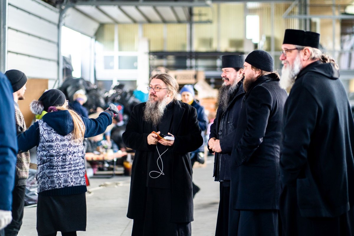 Un nou convoi umanitar din Arhiepiscopia Sucevei și Rădăuților a ajuns la Cernăuți 206162