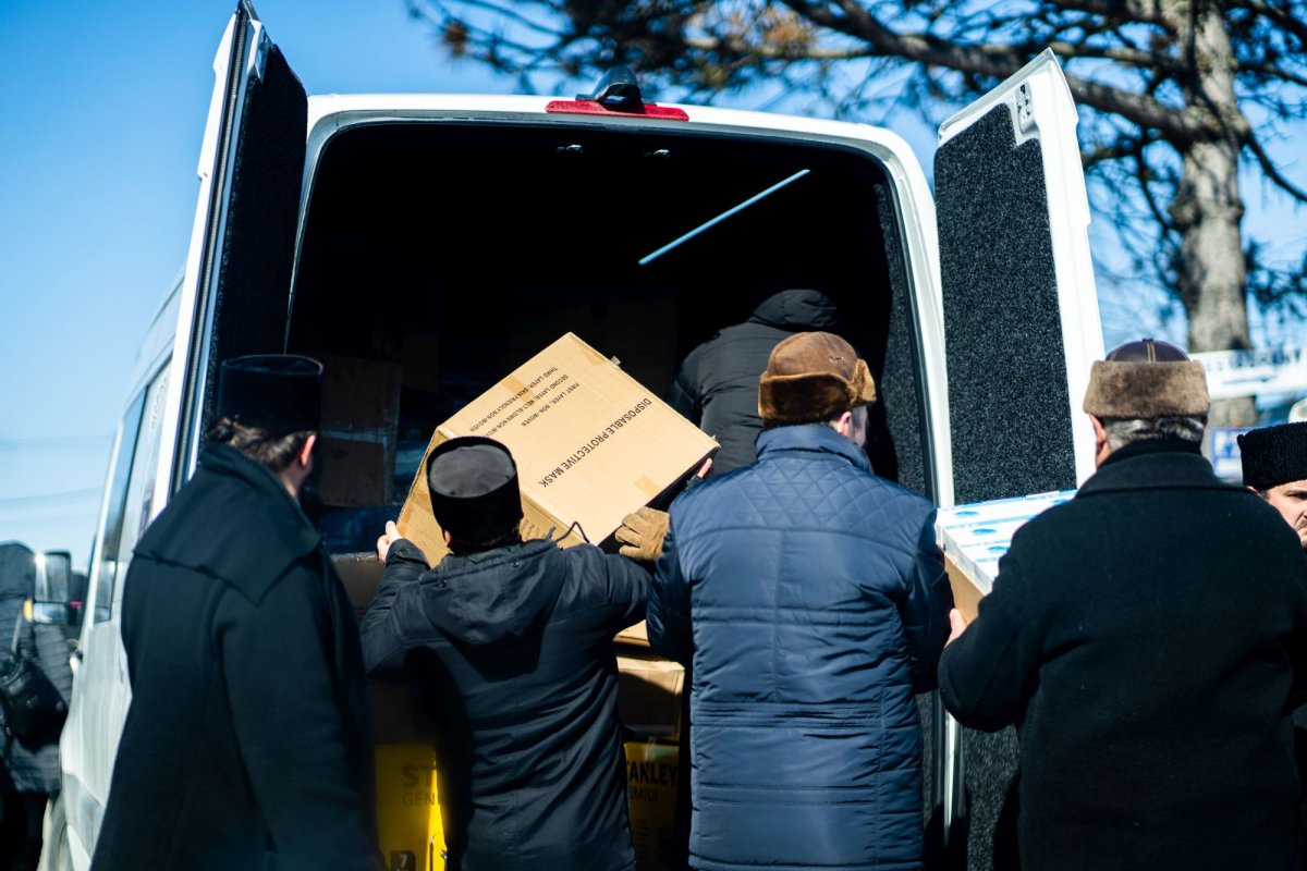 Un nou convoi umanitar din Arhiepiscopia Sucevei și Rădăuților a ajuns la Cernăuți 206163