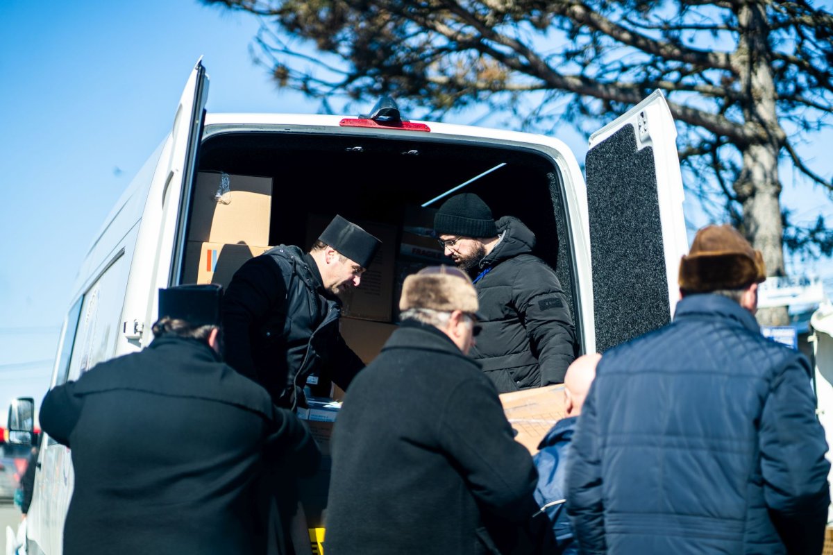 Un nou convoi umanitar din Arhiepiscopia Sucevei și Rădăuților a ajuns la Cernăuți 206164