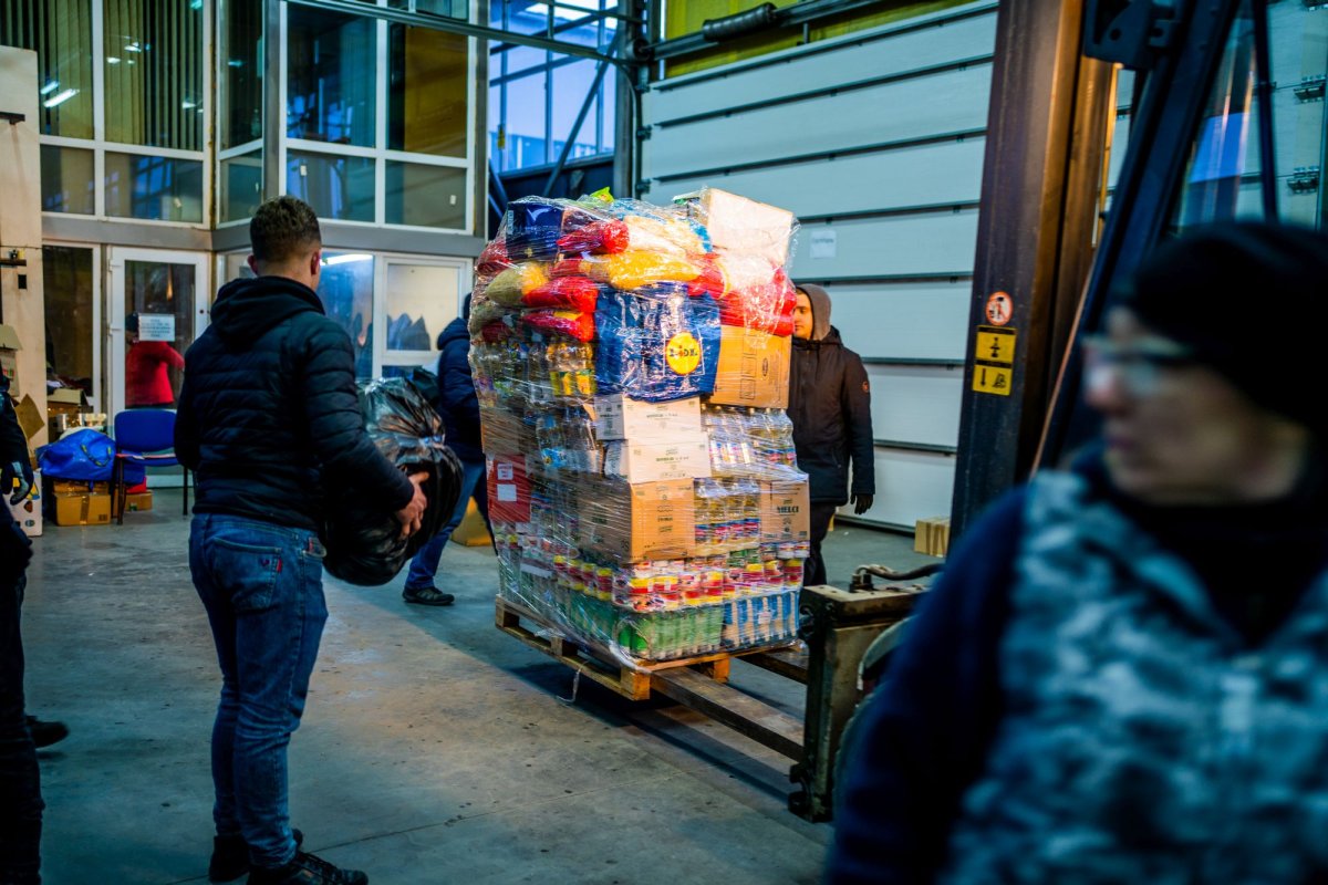 Un nou convoi umanitar din Arhiepiscopia Sucevei și Rădăuților a ajuns la Cernăuți 206167