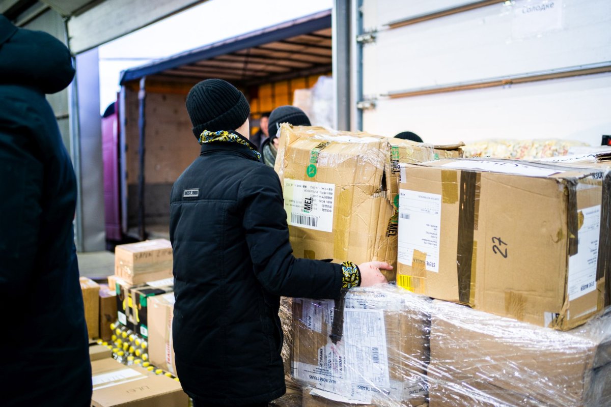 Un nou convoi umanitar din Arhiepiscopia Sucevei și Rădăuților a ajuns la Cernăuți 206168