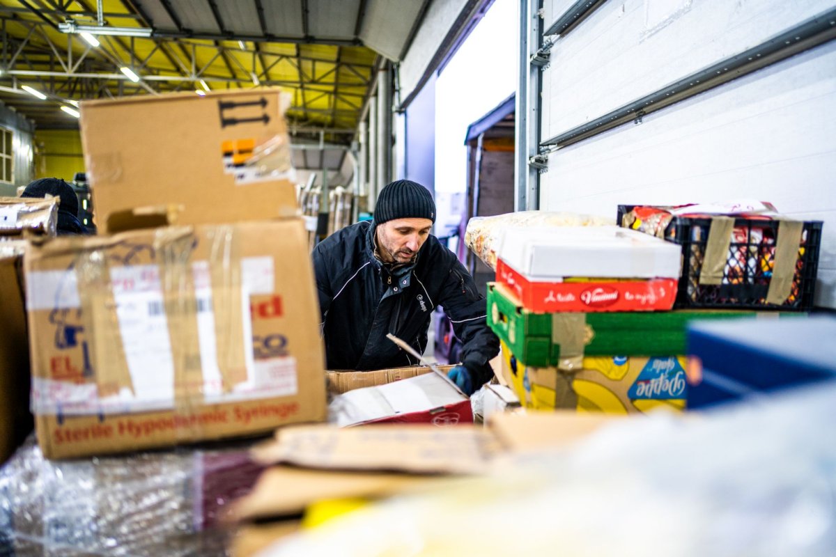 Un nou convoi umanitar din Arhiepiscopia Sucevei și Rădăuților a ajuns la Cernăuți 206169