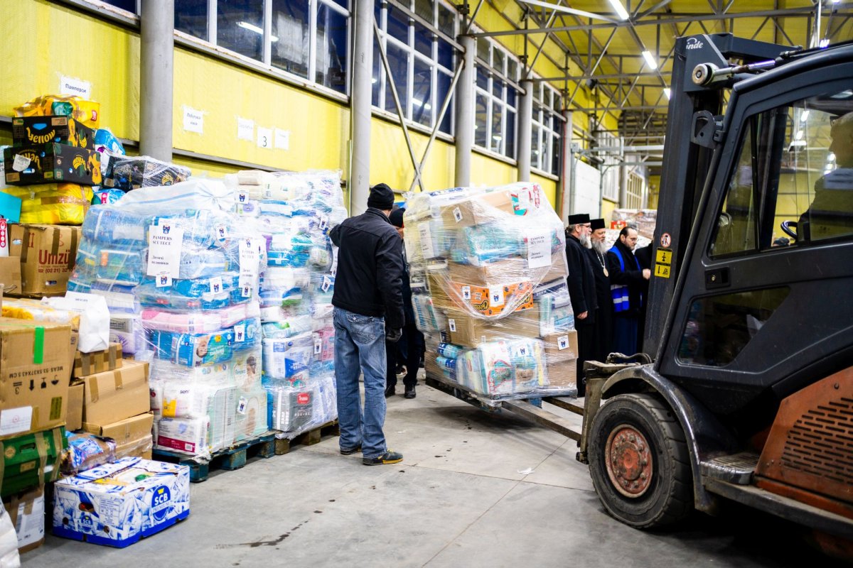 Un nou convoi umanitar din Arhiepiscopia Sucevei și Rădăuților a ajuns la Cernăuți 206174