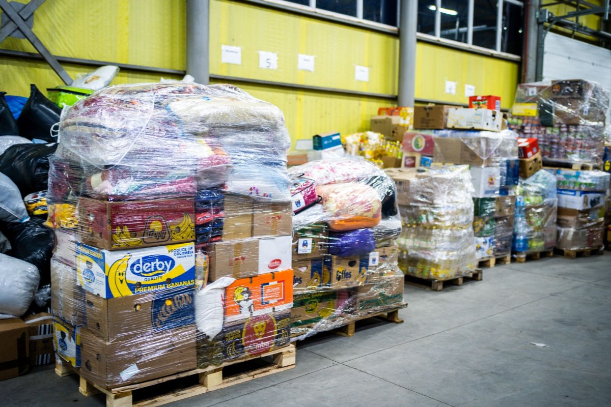 Un nou convoi umanitar din Arhiepiscopia Sucevei și Rădăuților a ajuns la Cernăuți 206176