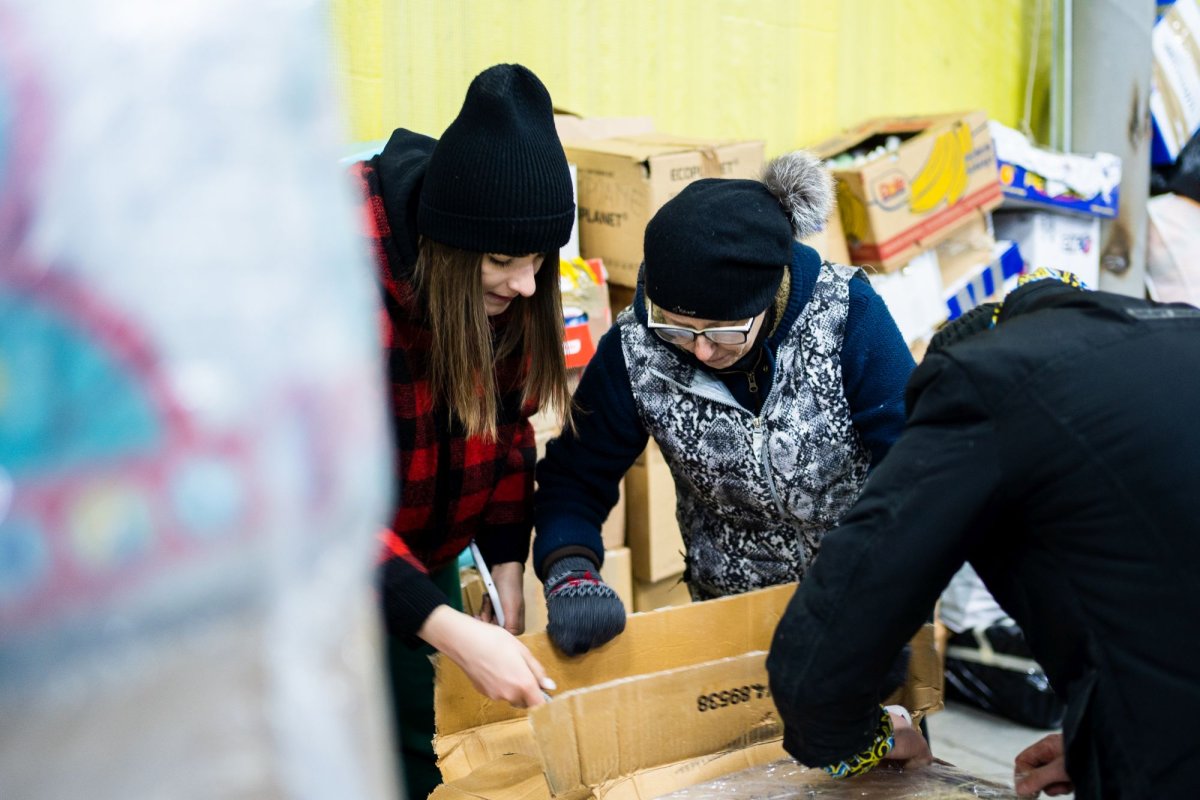 Un nou convoi umanitar din Arhiepiscopia Sucevei și Rădăuților a ajuns la Cernăuți 206179