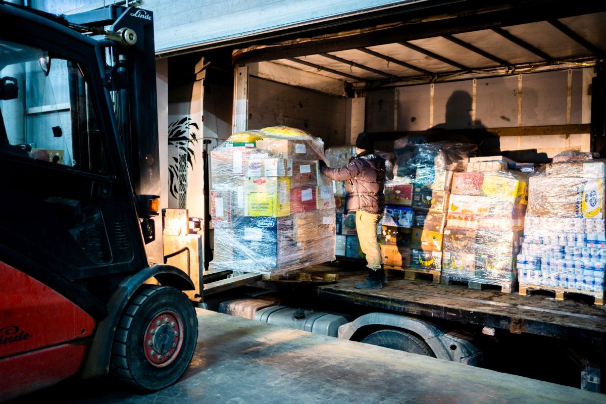 Un nou convoi umanitar din Arhiepiscopia Sucevei și Rădăuților a ajuns la Cernăuți 206183