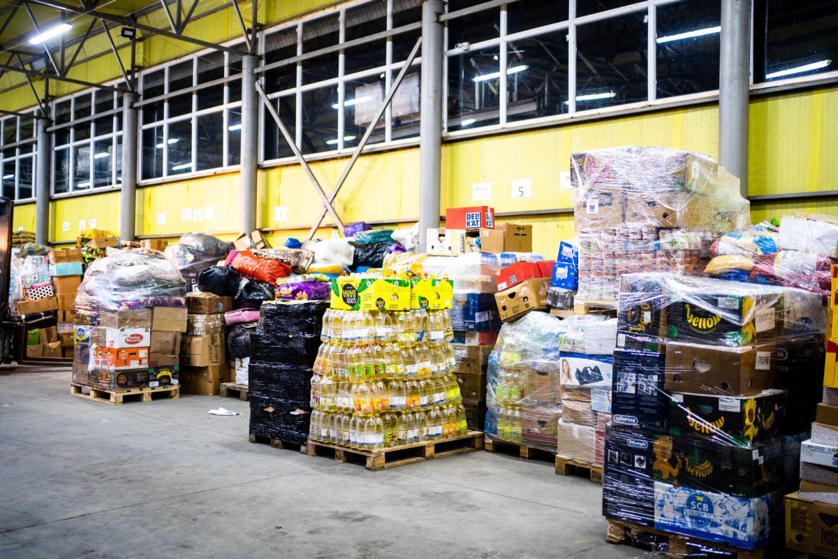 Un nou convoi umanitar din Arhiepiscopia Sucevei și Rădăuților a ajuns la Cernăuți 206186