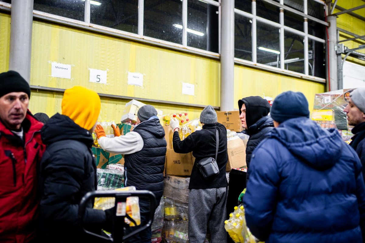 Un nou convoi umanitar din Arhiepiscopia Sucevei și Rădăuților a ajuns la Cernăuți 206187