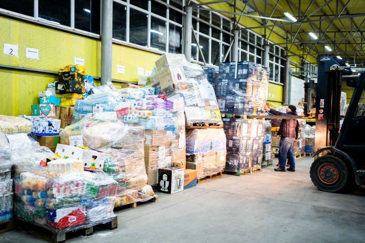 Un nou convoi umanitar din Arhiepiscopia Sucevei și Rădăuților a ajuns la Cernăuți 206193