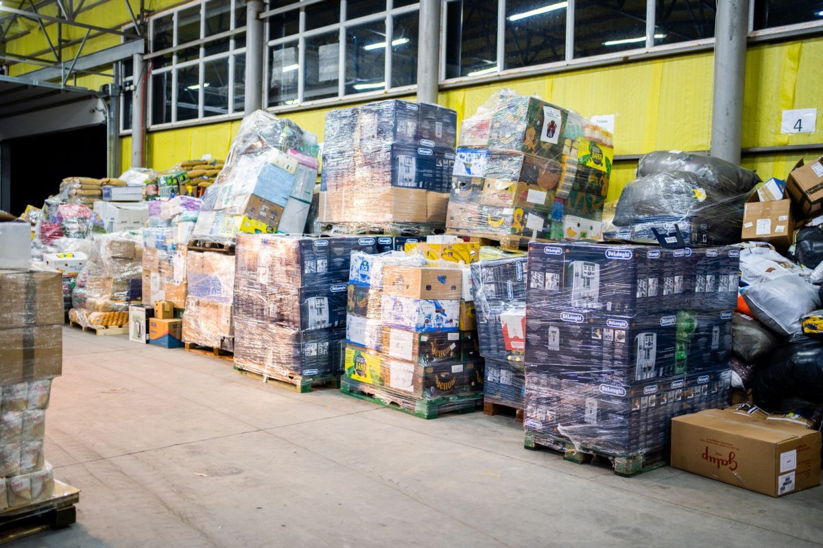 Un nou convoi umanitar din Arhiepiscopia Sucevei și Rădăuților a ajuns la Cernăuți 206195