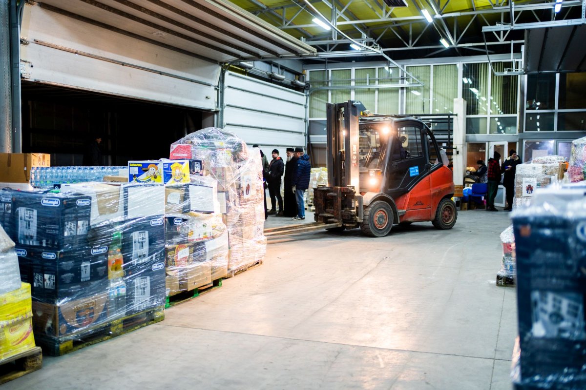 Un nou convoi umanitar din Arhiepiscopia Sucevei și Rădăuților a ajuns la Cernăuți 206196