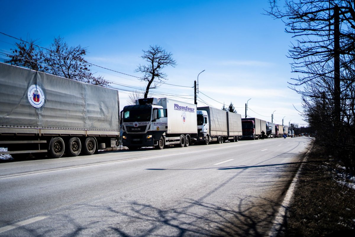Un nou convoi umanitar din Arhiepiscopia Sucevei și Rădăuților a ajuns la Cernăuți 206206