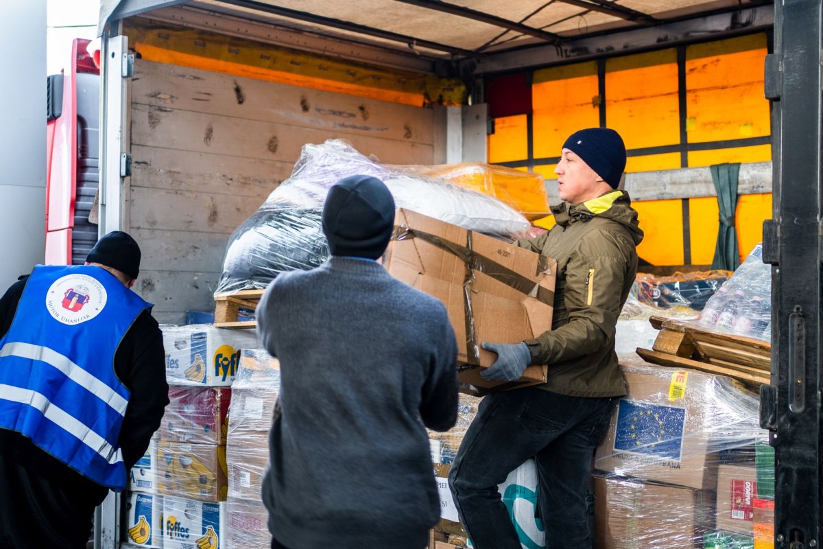 Un nou convoi umanitar din Arhiepiscopia Sucevei și Rădăuților a ajuns la Cernăuți 206207