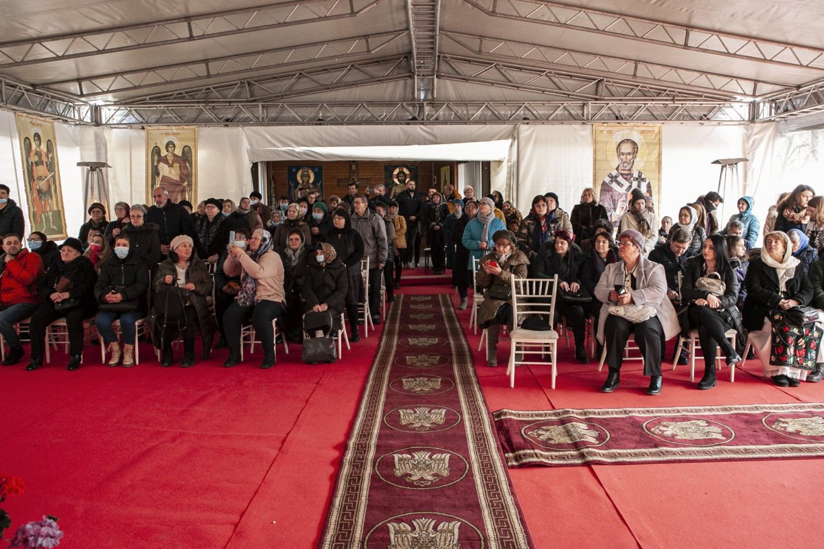 Moaștele Sfântului Efrem cel Nou, dăruite unei parohii din Mogoșoaia 206462