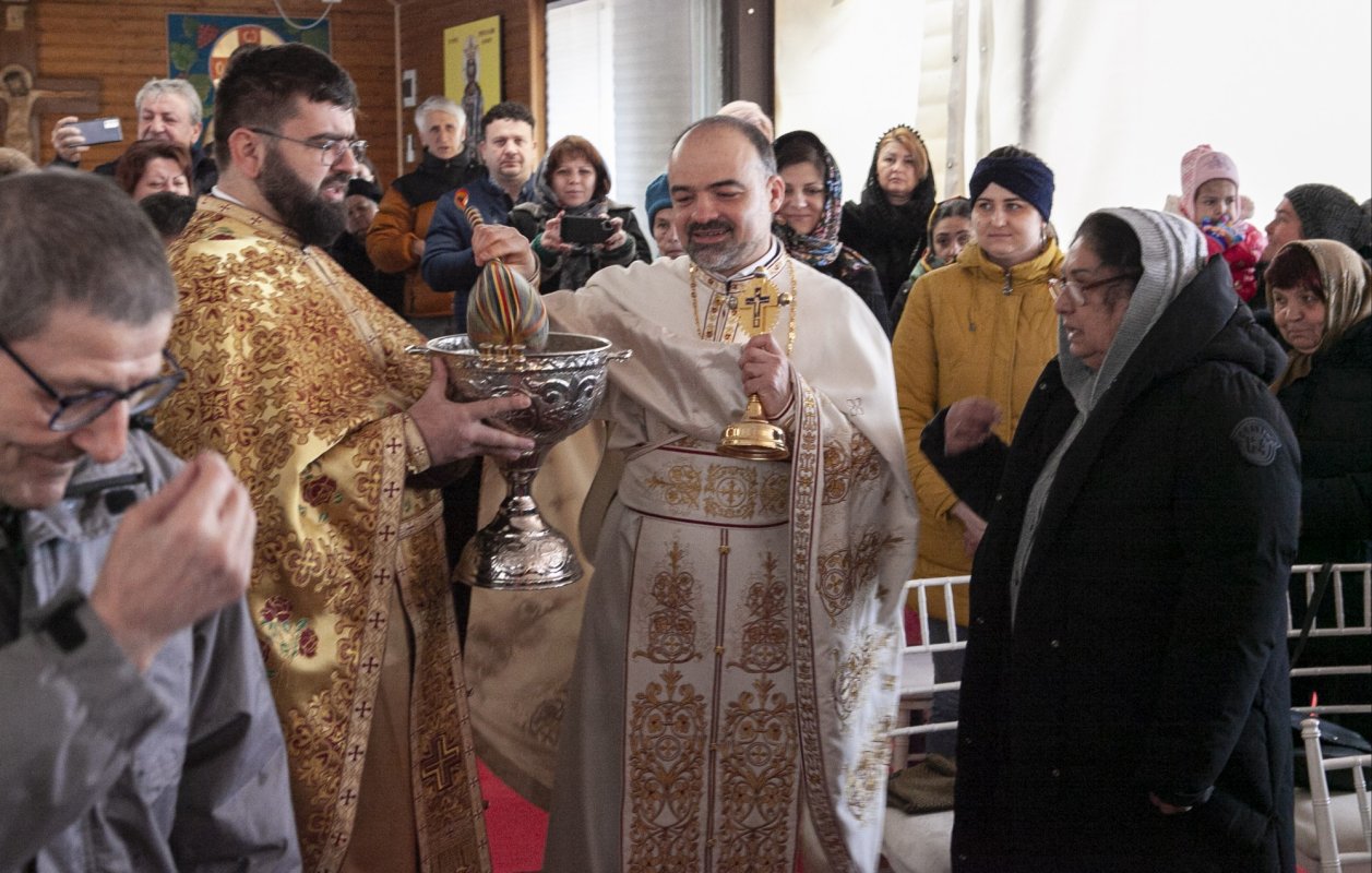 Moaștele Sfântului Efrem cel Nou, dăruite unei parohii din Mogoșoaia 206463