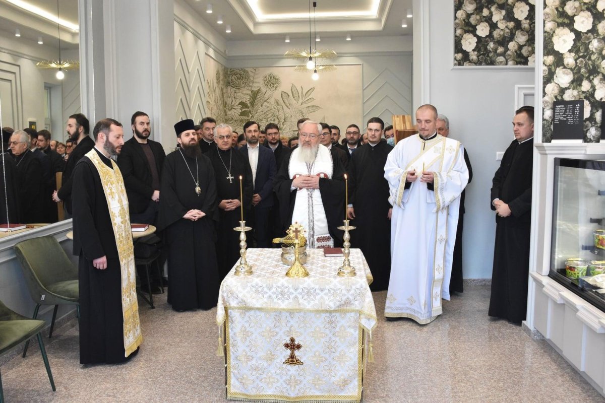 Inaugurarea magazinului de prescuri, produse de panificație și patiserie „Artos“  206514