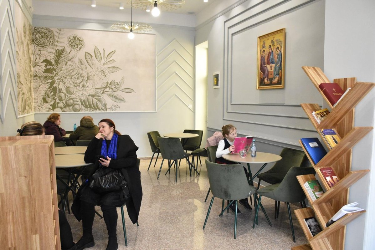 Inaugurarea magazinului de prescuri, produse de panificație și patiserie „Artos“  206519