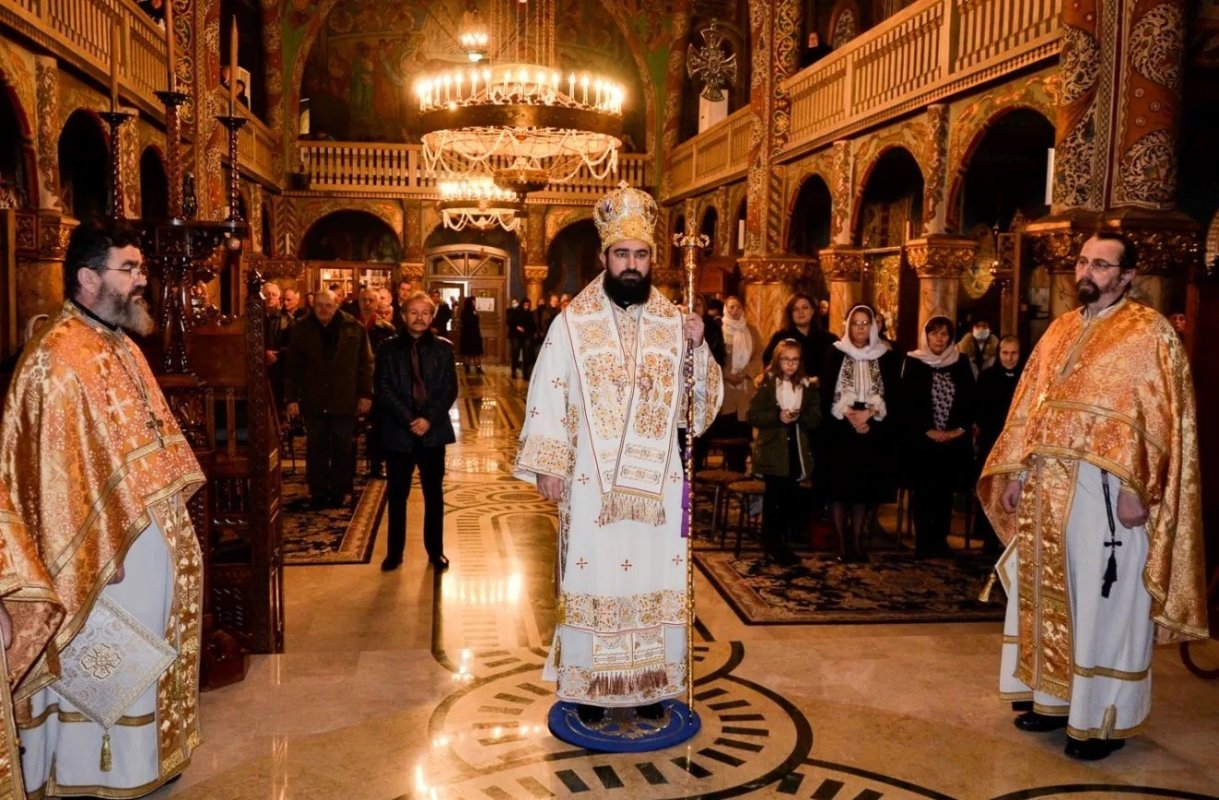 Slujire arhierească la Catedrala Episcopală din Deva 206523