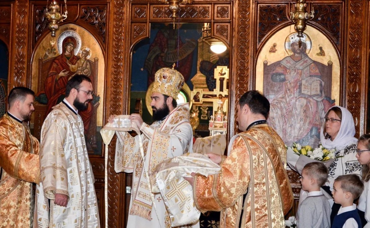 Slujire arhierească la Catedrala Episcopală din Deva 206524