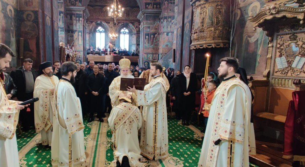 Slujire arhierească în Catedrala Arhiepiscopală din Roman 206566