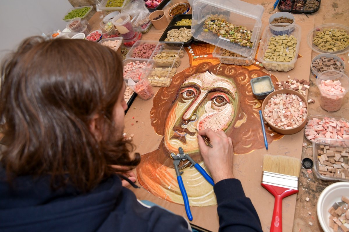 Catedrala „Sfântul Spiridon”-Nou ajută la pictarea ocrotitorului în Catedrala Națională 206653