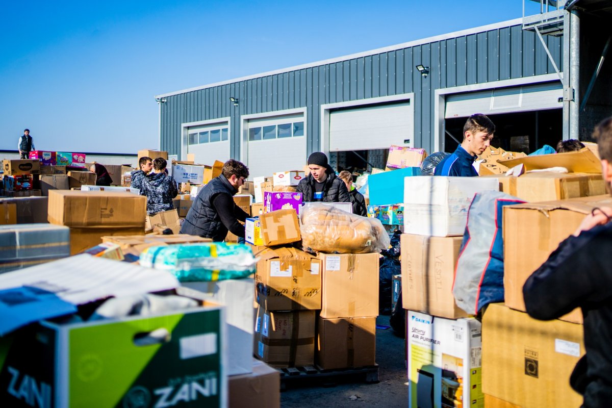 Elevii Seminarului Teologic Liceal Ortodox „Mitropolitul Dosoftei” din Suceava se alătură acțiunilor de sprijinire a refugiaților ucraineni 206852