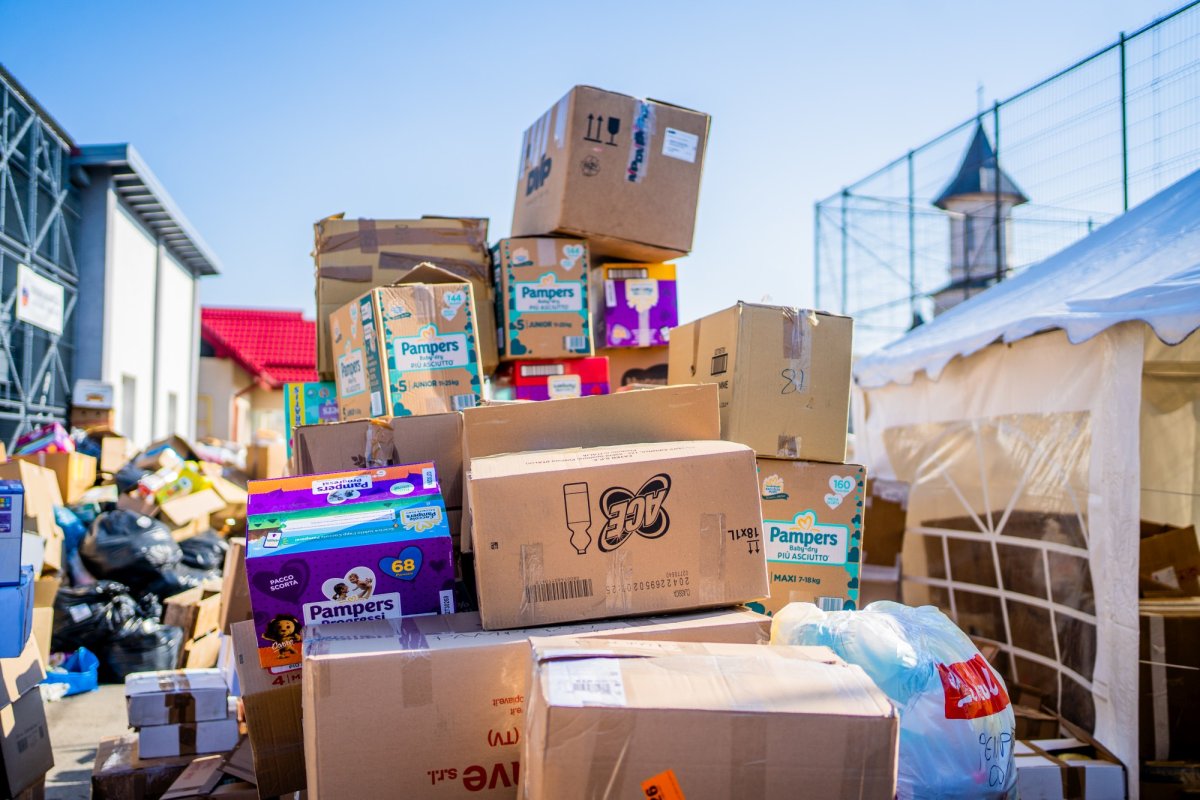 Elevii Seminarului Teologic Liceal Ortodox „Mitropolitul Dosoftei” din Suceava se alătură acțiunilor de sprijinire a refugiaților ucraineni 206855