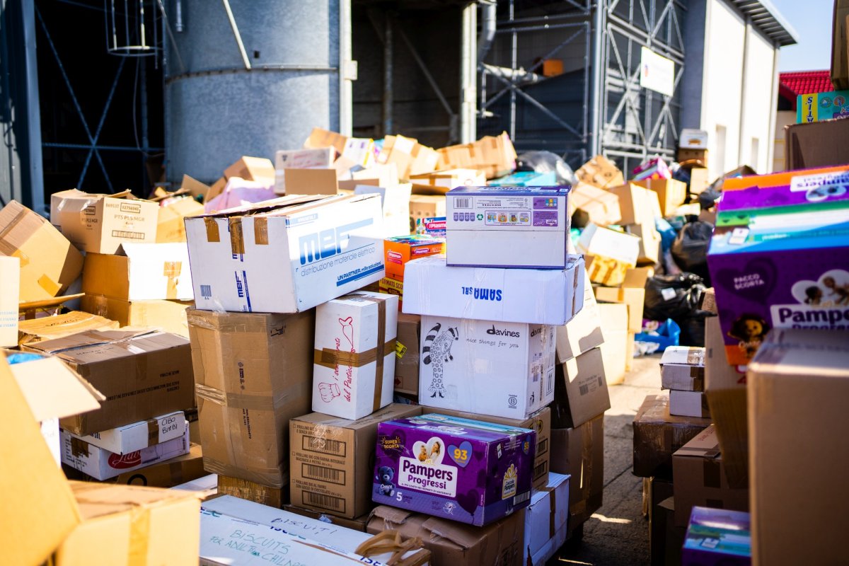 Elevii Seminarului Teologic Liceal Ortodox „Mitropolitul Dosoftei” din Suceava se alătură acțiunilor de sprijinire a refugiaților ucraineni 206857