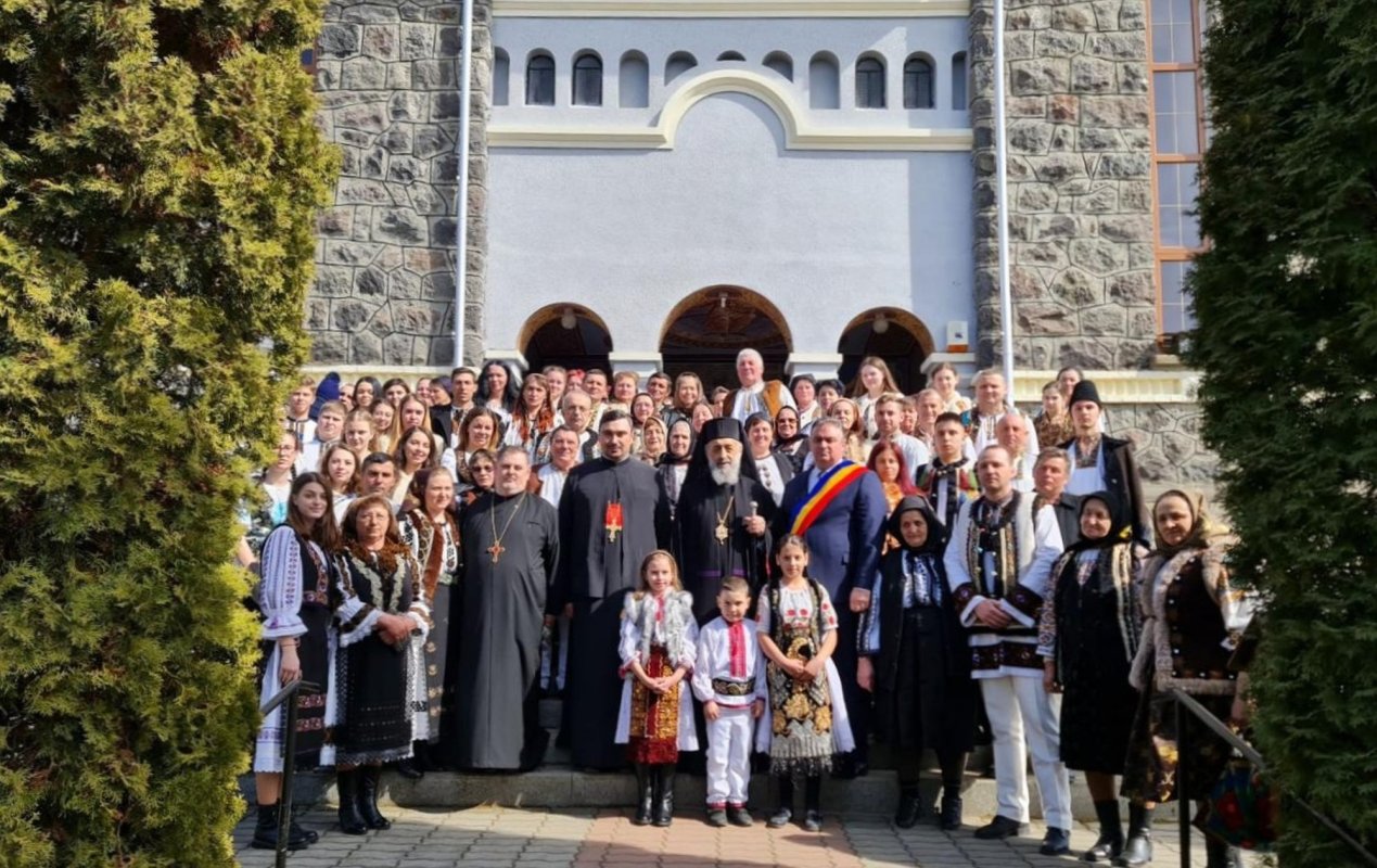 Liturghie arhierească în Parohia Vătava, Protopopiatul Reghin 207056